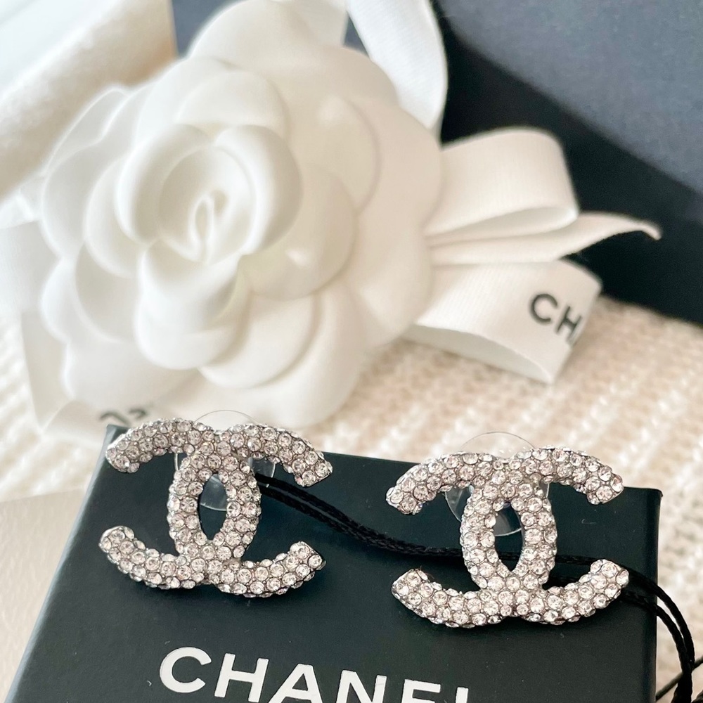 🌟 CHANEL 21C XL Crystal Stud Earrings 🌟